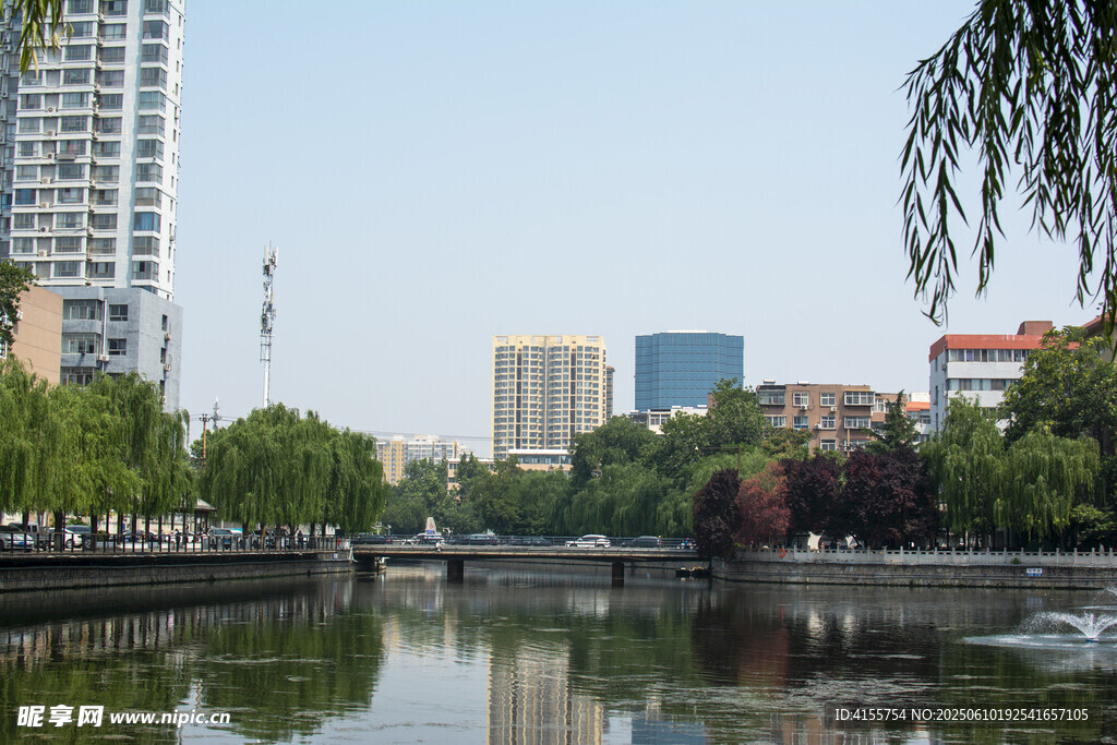 城市河畔风景