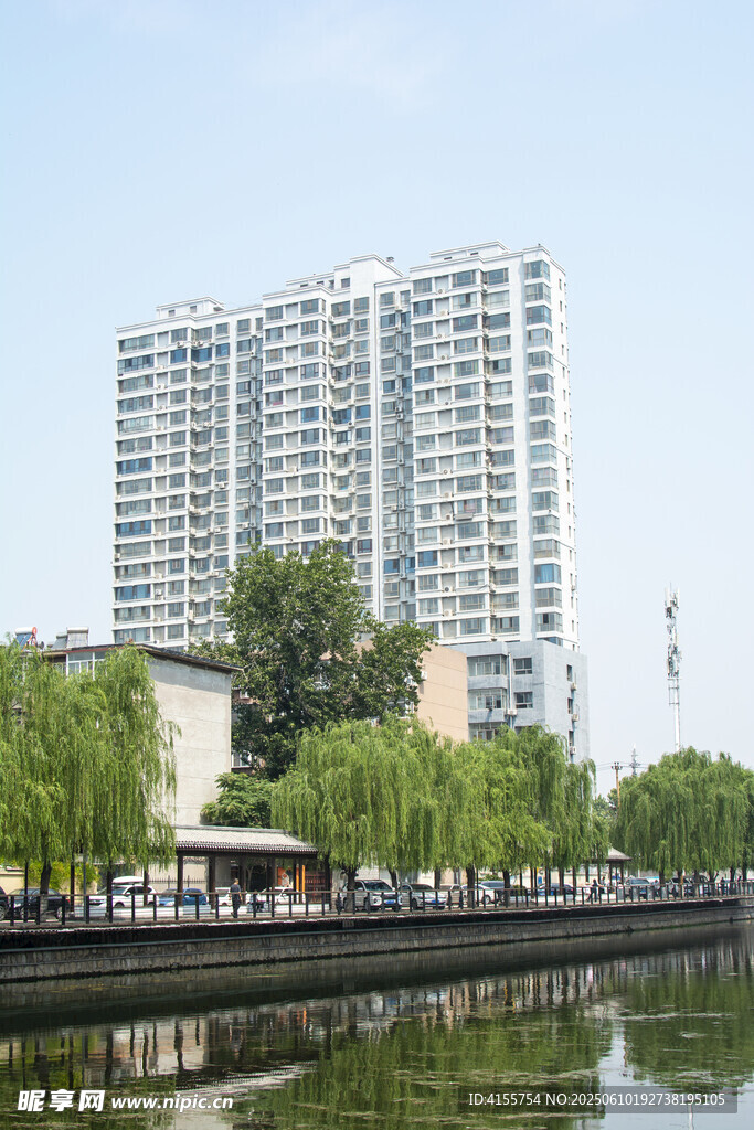 河畔高楼景观