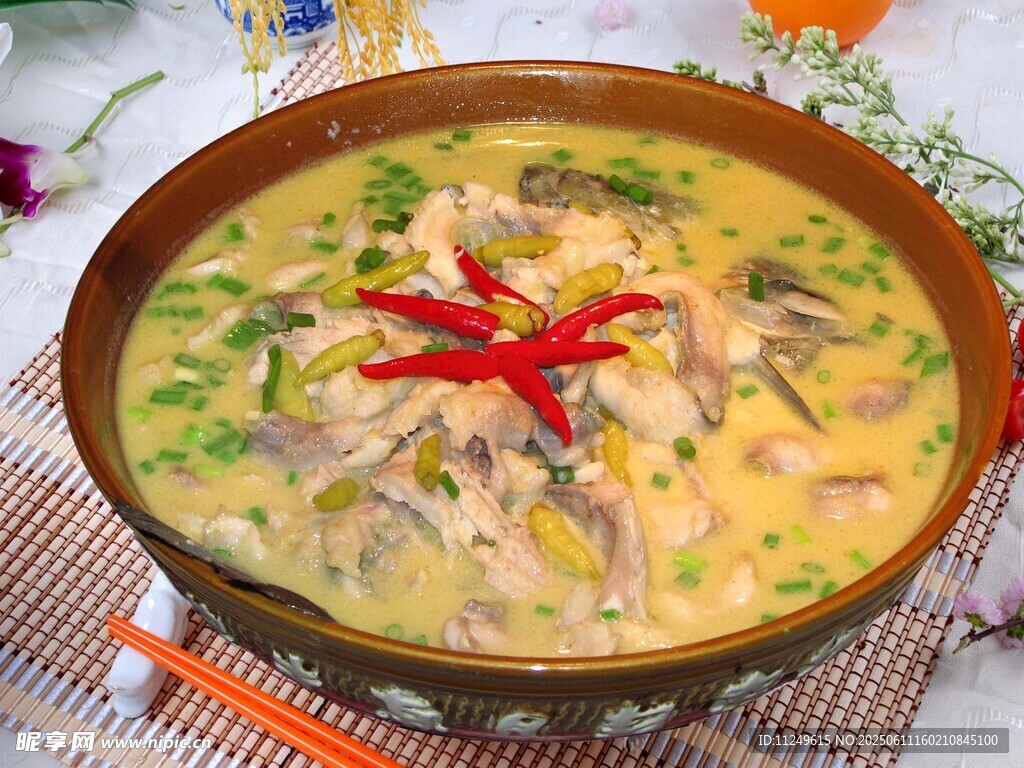 大碗酸菜鱼