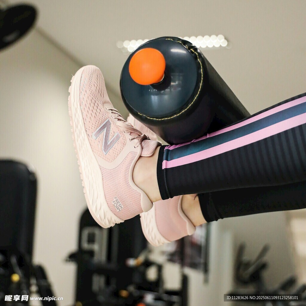 健身房中健身者的脚部特写