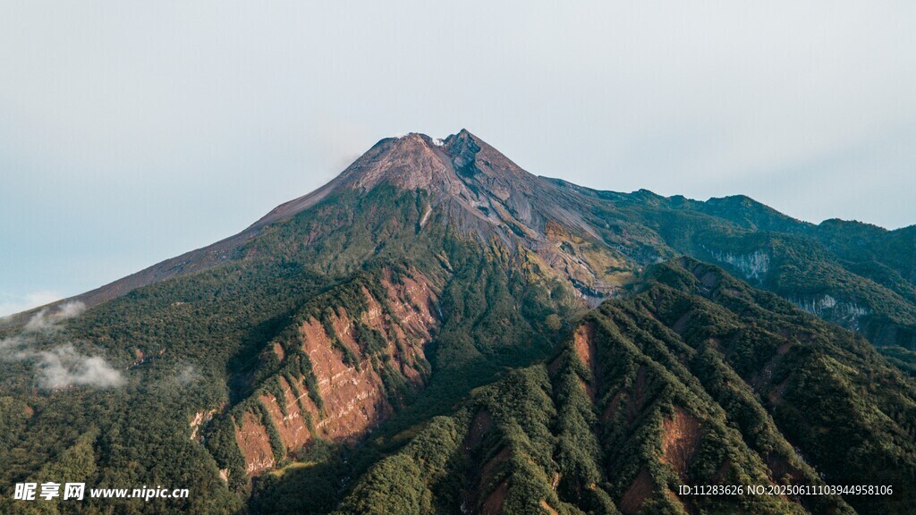 壮丽山峰景观