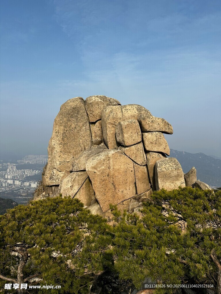 山顶巨石景观