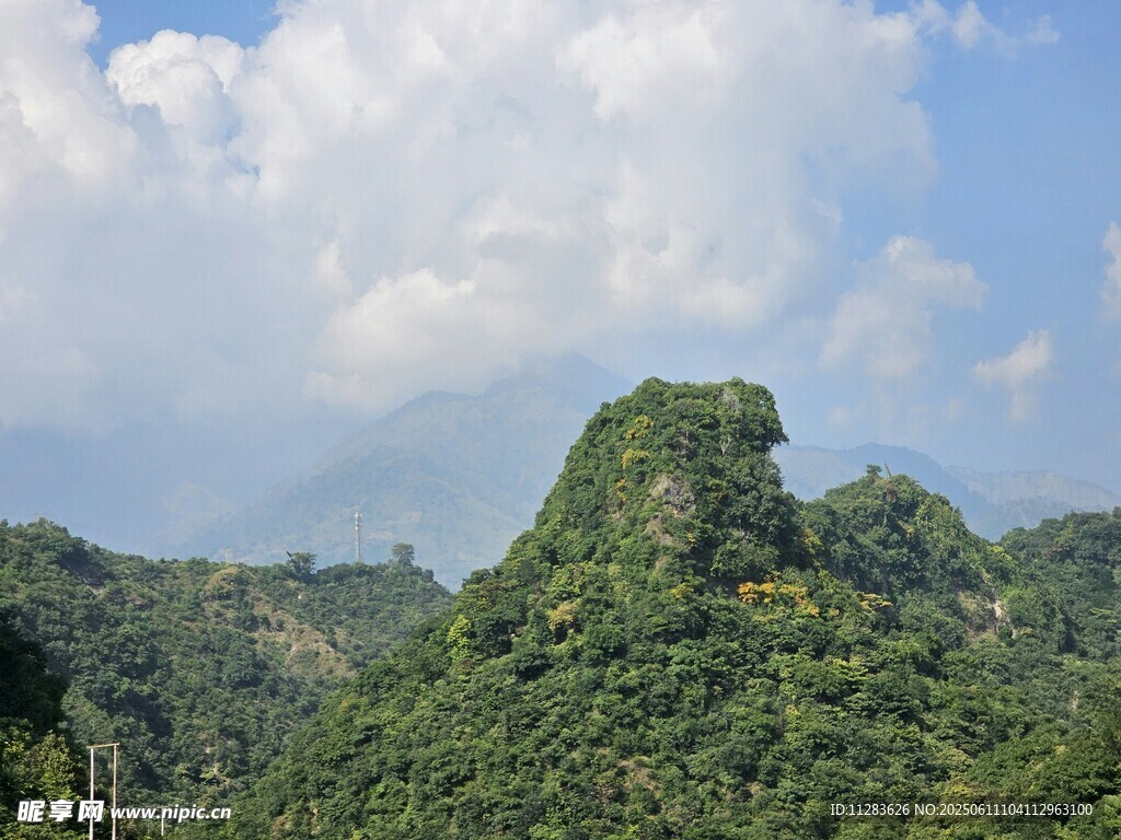 青山巍峨