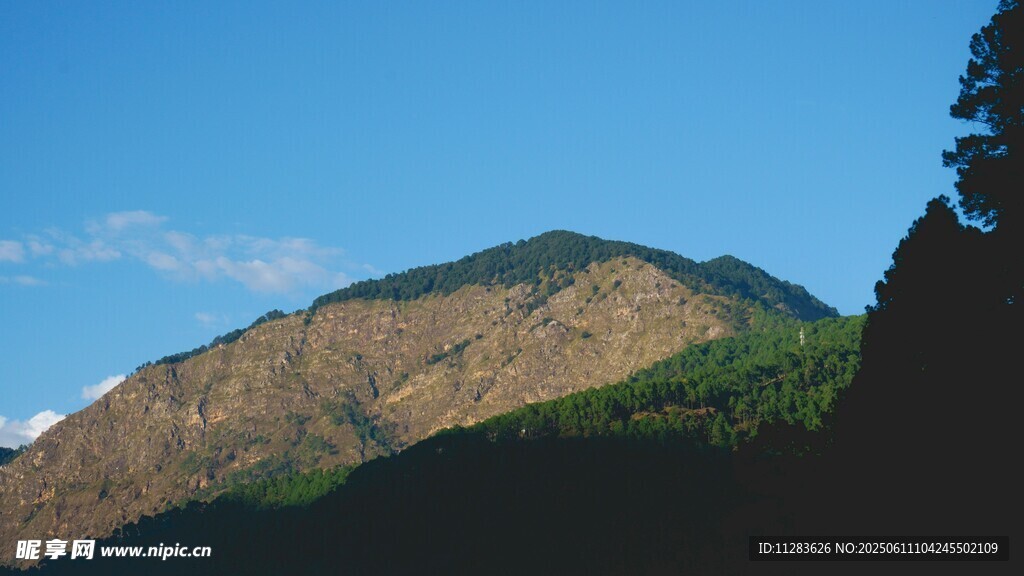 青山蓝天美景