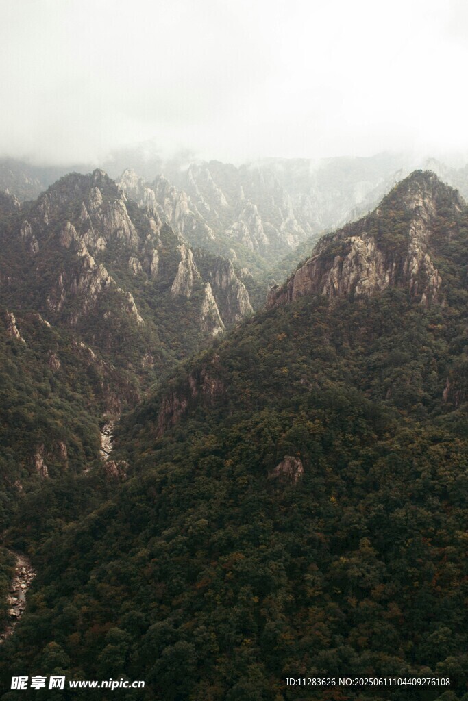 壮丽山峦景色