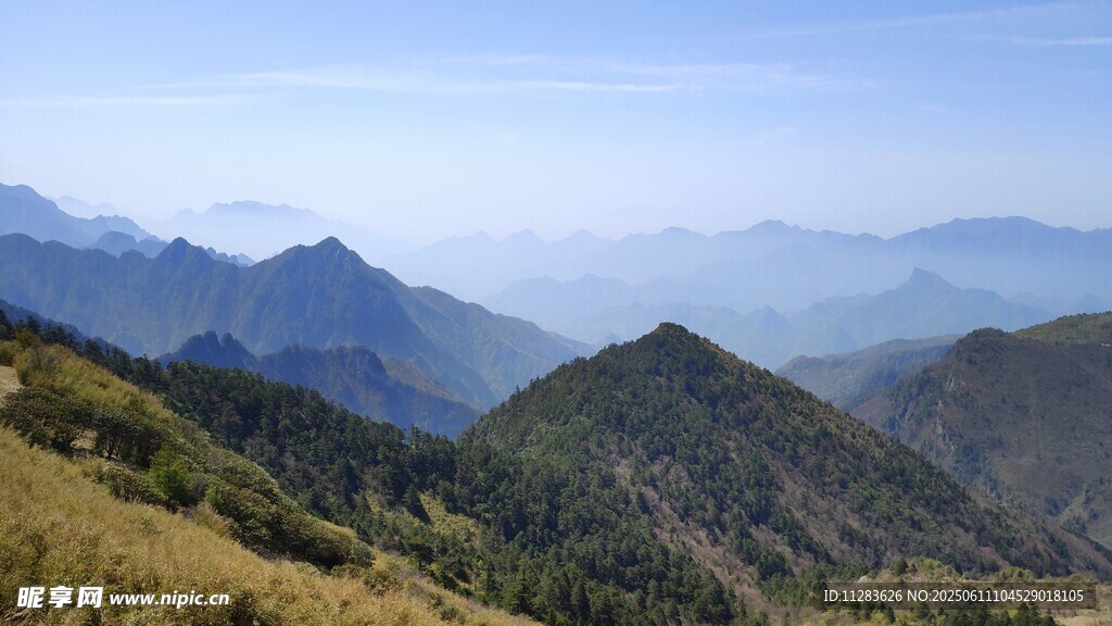壮丽山峦风景