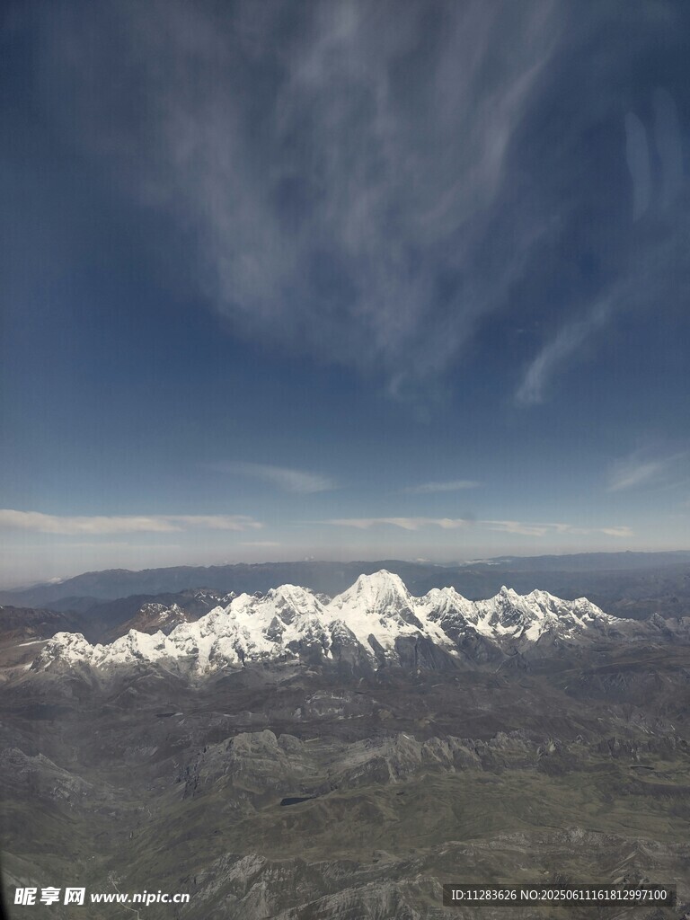 雪山远景