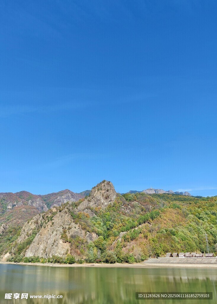 青山碧水蓝天美丽风光