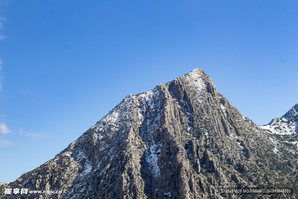 巍峨雪山