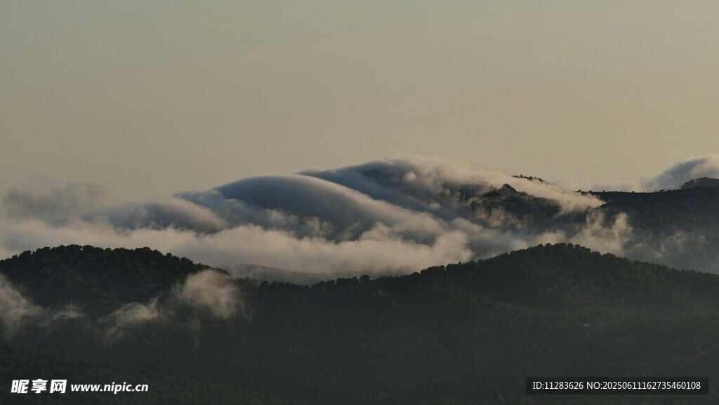 山间云海美景