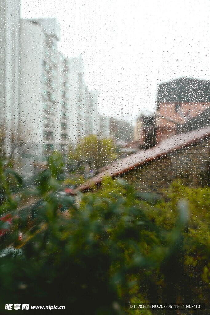 雨天玻璃水珠