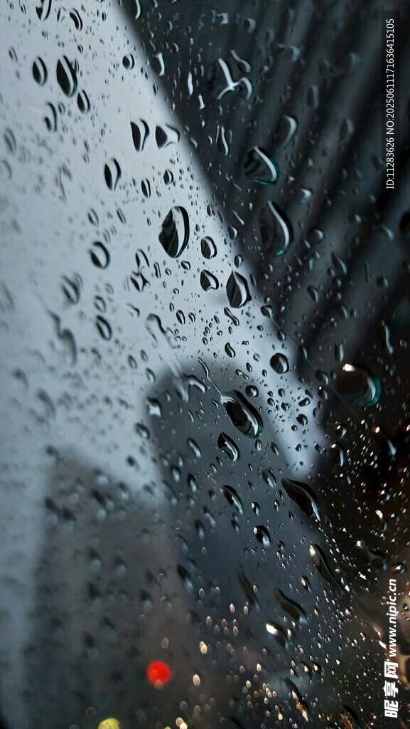 雨中车窗水珠