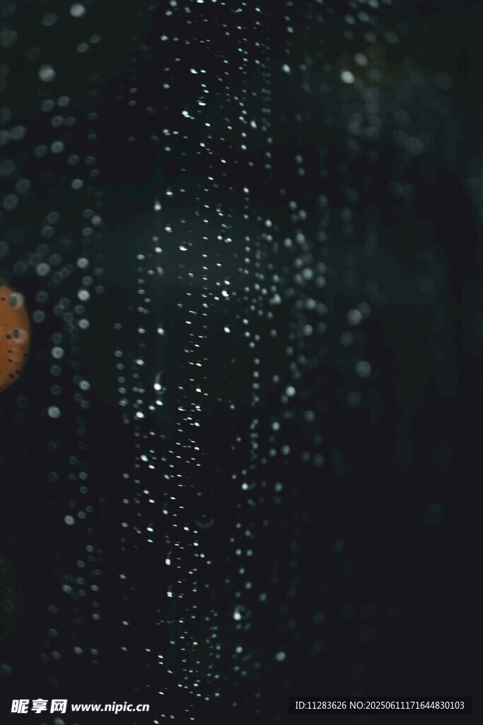 下雨雨滴