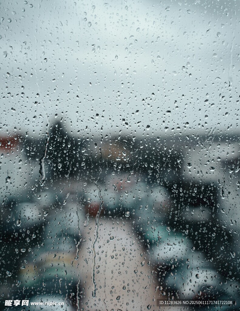 雨中停车场模糊景象