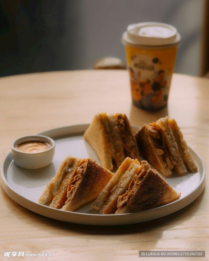 美味三明治搭配茶饮
