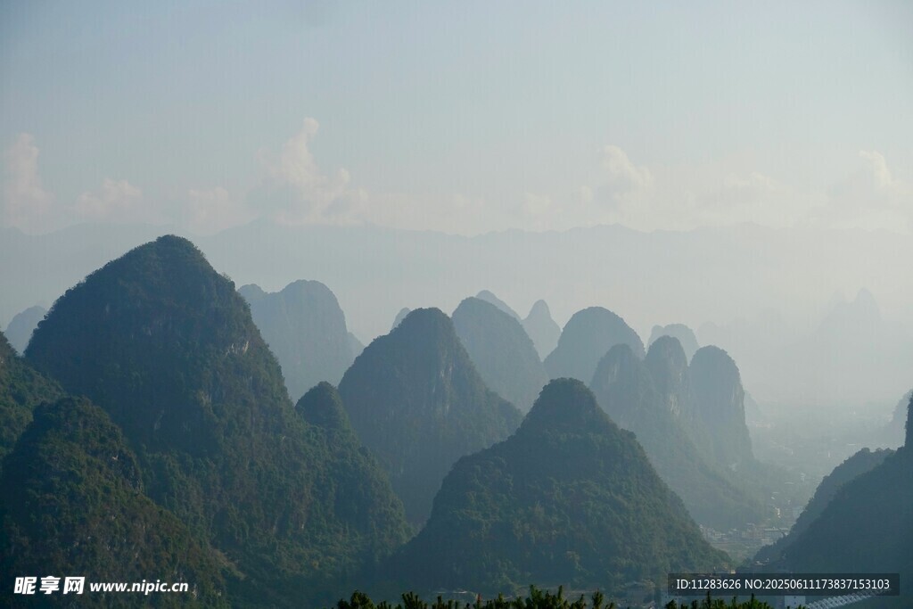 秀丽山峦