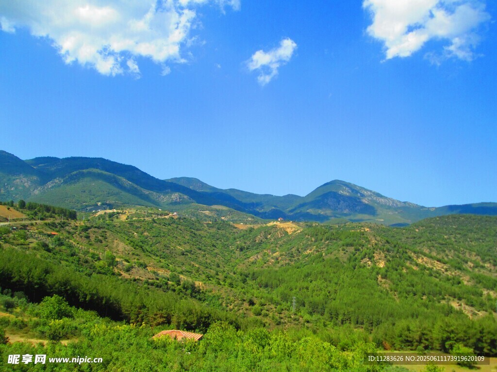 青山蓝天美景如画