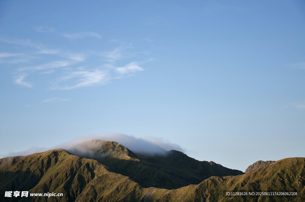 青山覆云景