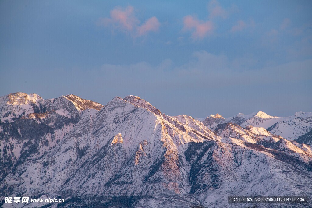壮丽雪山美景