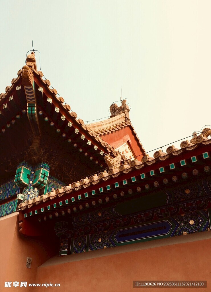 中式古建筑屋檐一角