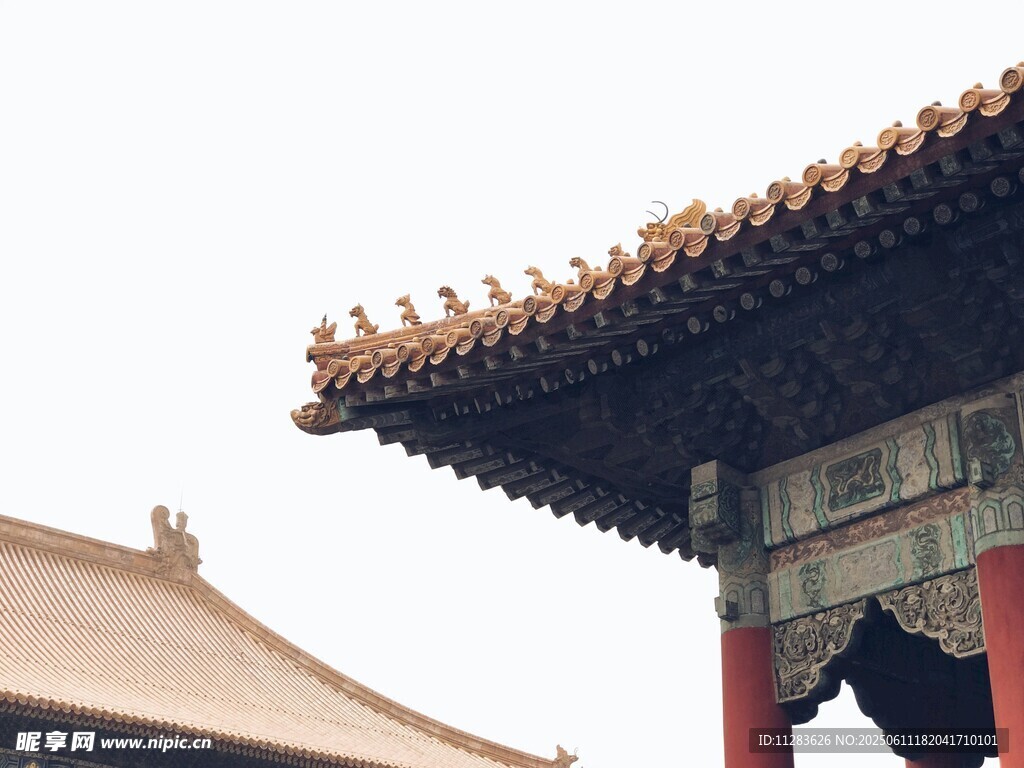 中式古建筑屋檐一角