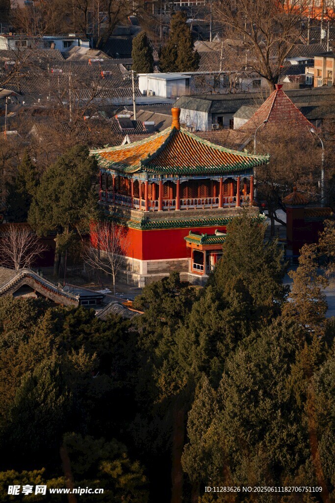 山林中的中式古建筑