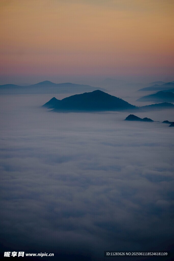 云海之上的壮丽日出景观