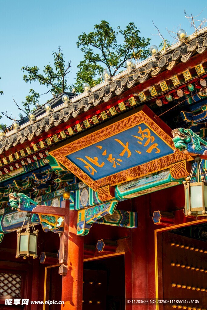 中式古建筑屋檐牌匾