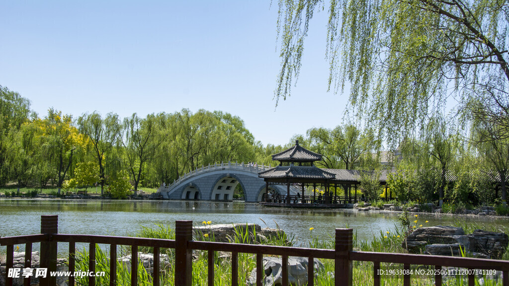 湖畔美景