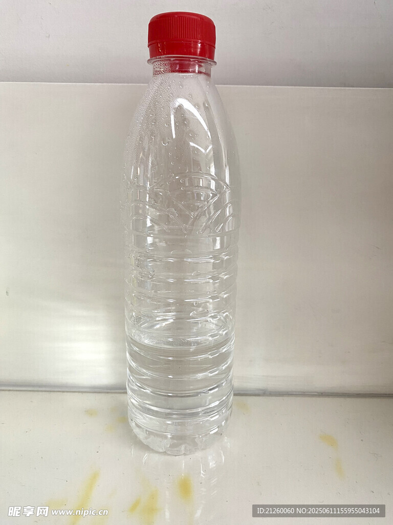 矿泉水瓶