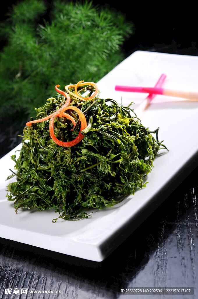 凉拌蕨菜