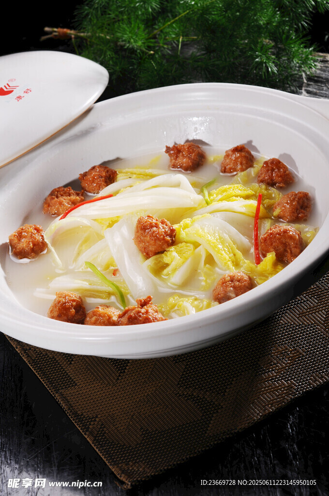 清蒸娃娃菜配肉丸