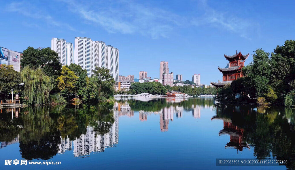 湖畔城市