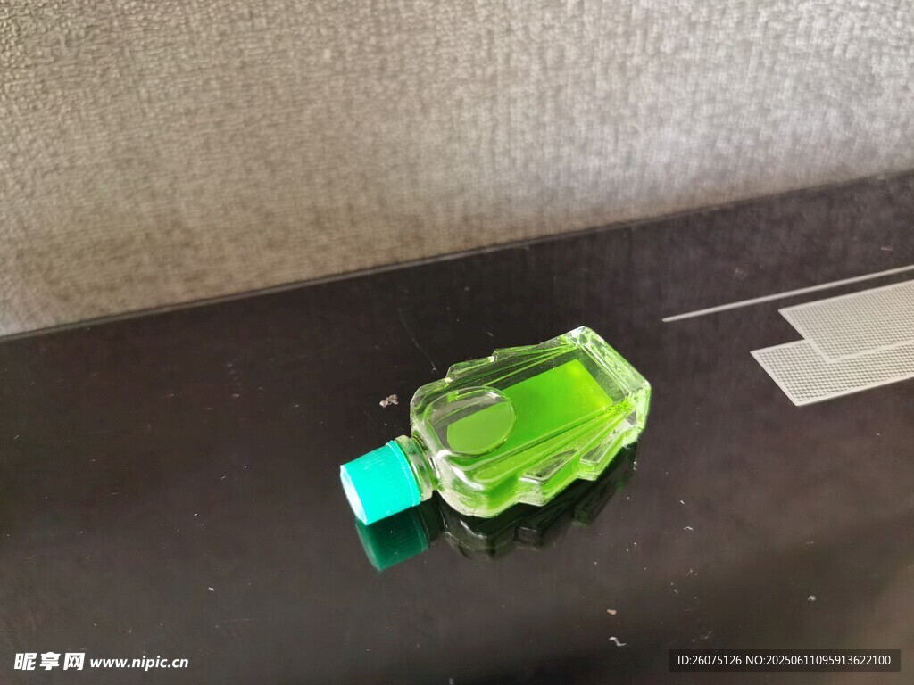 绿色透明瓶