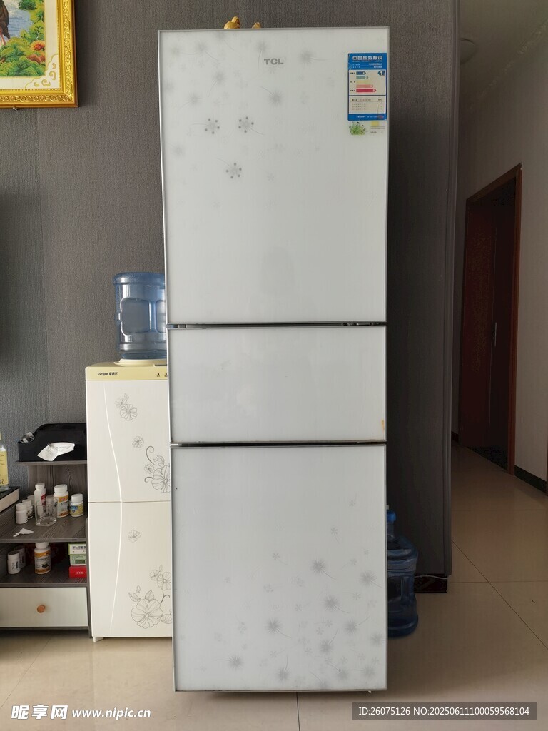家用三门白色节能冰箱