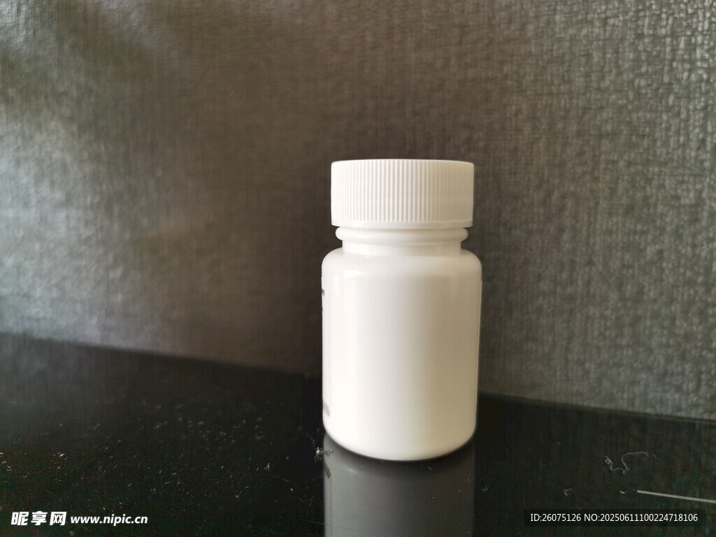 白色药瓶特写