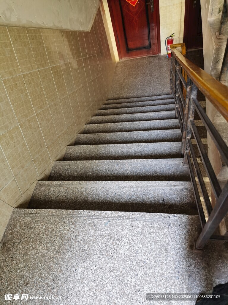下行楼梯