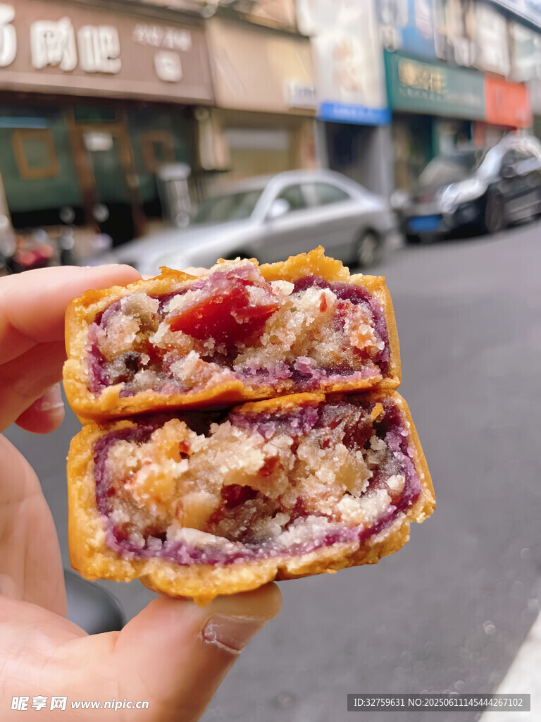 美味紫薯夹心糕点展示