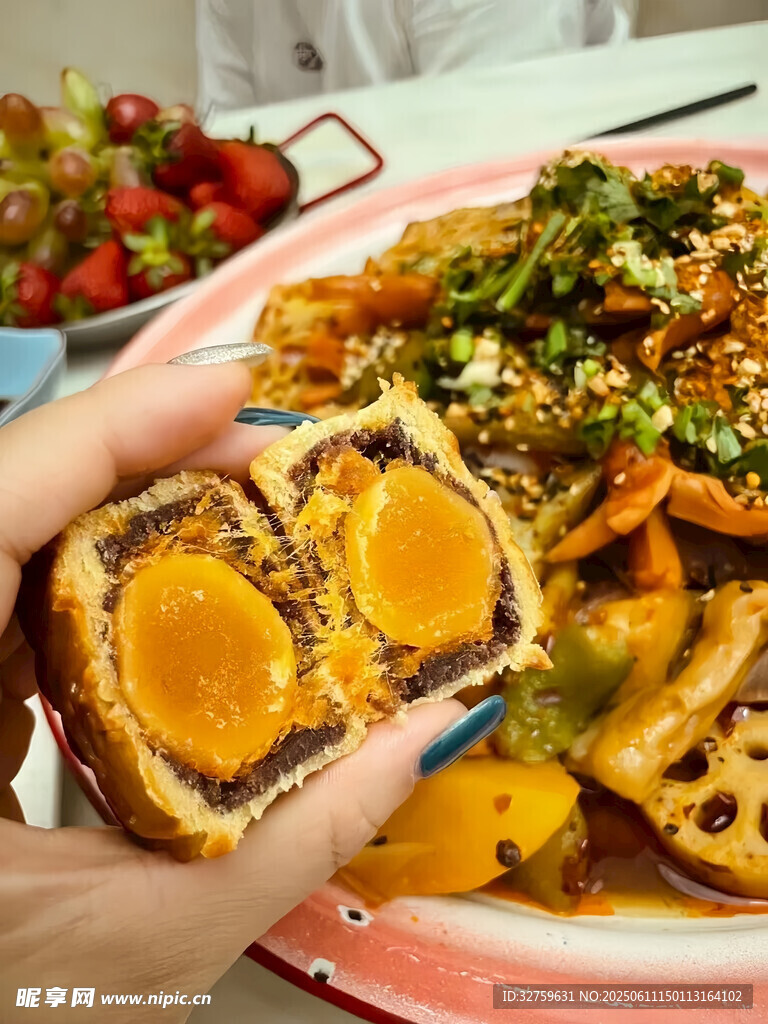 美味双黄蛋黄肉粽展示