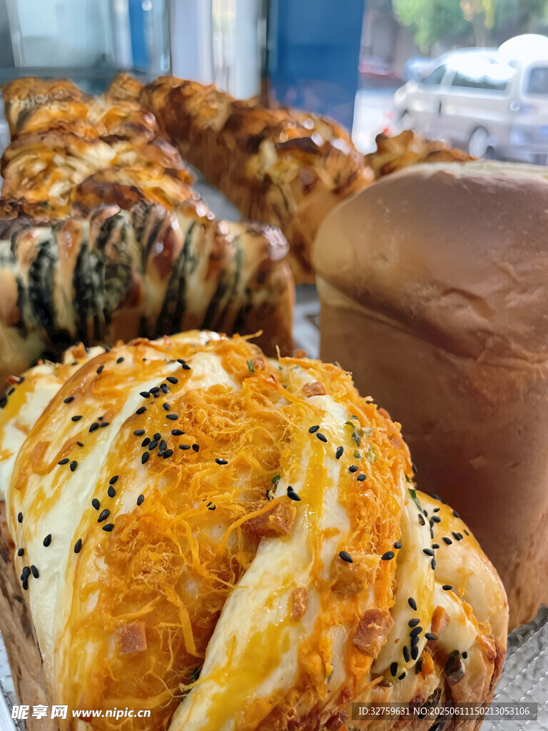 多样美味面包展示