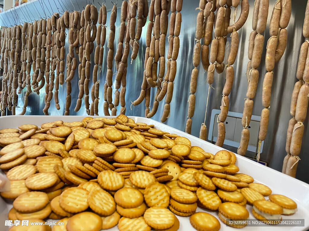 美味干货与香脆饼干展示