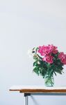 花瓶中的多彩花卉