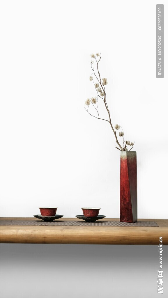 中式简约风茶具与花瓶