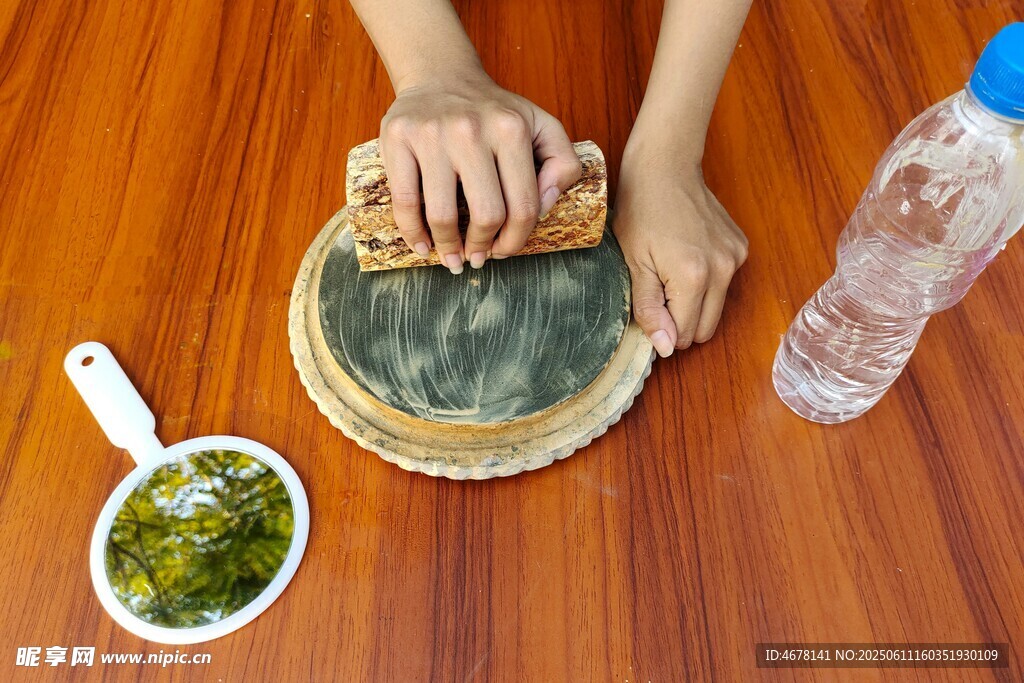 手工制作青团的温馨场景