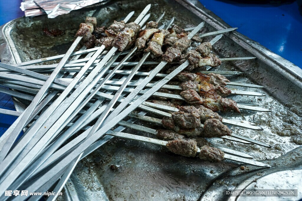 烤架上的美味串串