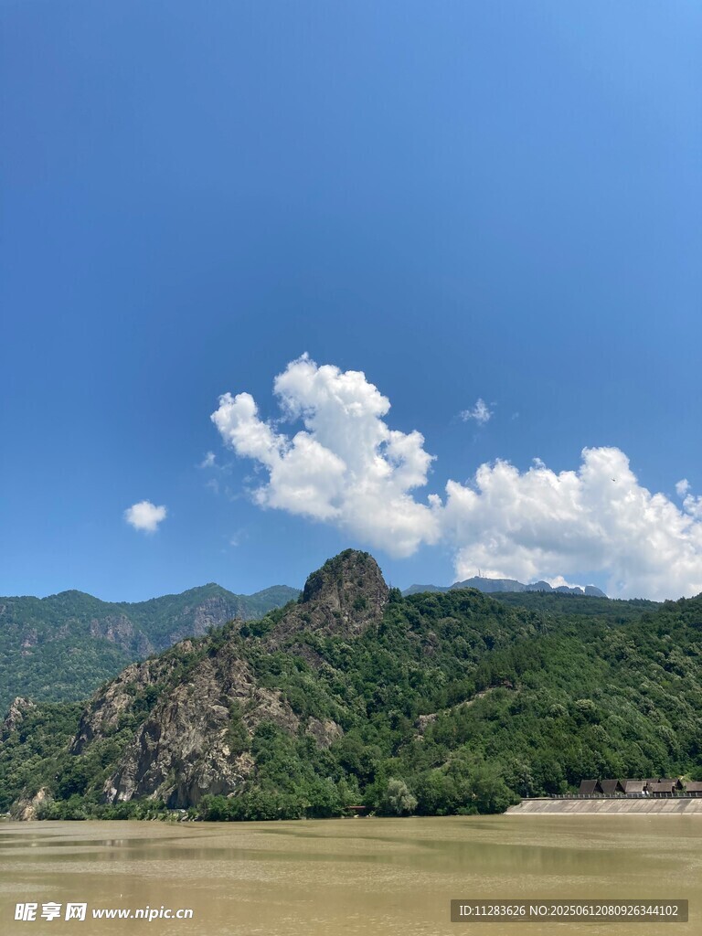 青山碧水蓝天美景