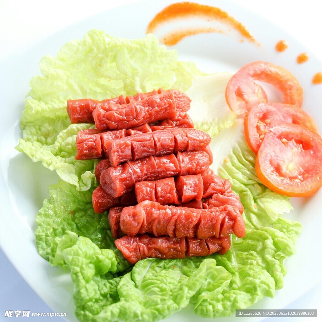生菜上的美味香肠