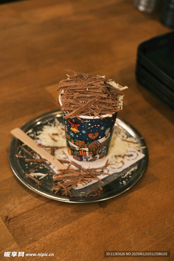 巧克力饮品配精美杯垫