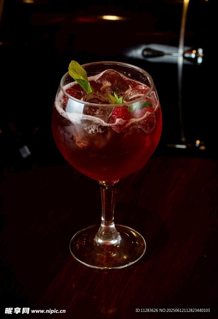 红色鸡尾酒