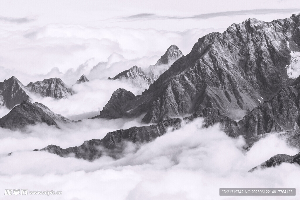 雪山云海景观